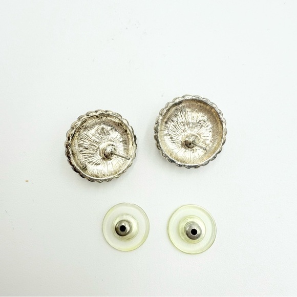 Silver tone Gorgeous shimmering Cat's Eye gemstone Studs Earrings - Picture 4 of 5